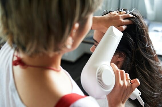 マナーやヘアメイクも学べる!独学でなくモデルの専門高校に通う3つのメリット2