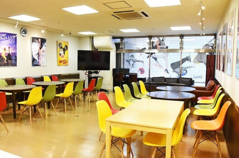ラウンジ
